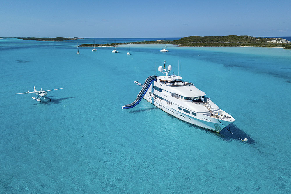 à quoi ressemble un bateau à voile