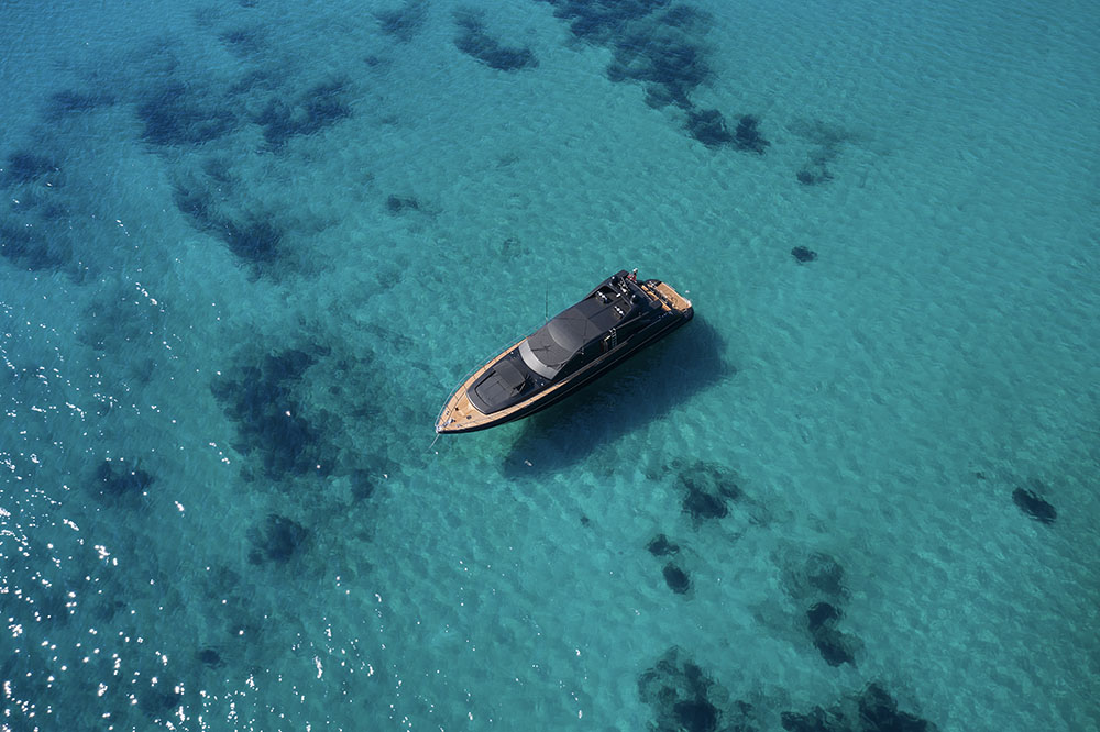 à quoi ressemble un bateau à voile